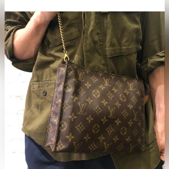 Louis Vuitton
Monogram Toiletry Pouch large converted Crossbody - Picture 1 of 17